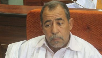 صورة الخليل ولد الطيب يدافع عن محيطه الاسري ويتوعد المسيئين لهم