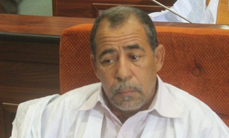 صورة الخليل ولد الطيب يدافع عن محيطه الاسري ويتوعد المسيئين لهم