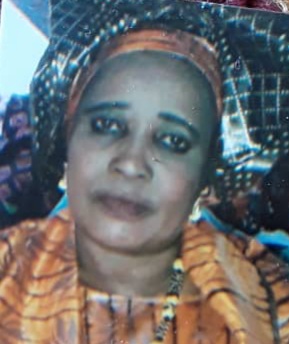 صورة فاتماتا سي تعزي في رحيل الوالد اشريف ولد محمد محمود