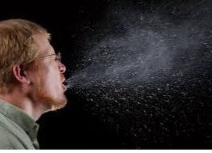 صورة عطسة مصاب أوميكرون واحدة تكفي لإصابة 100 شخص