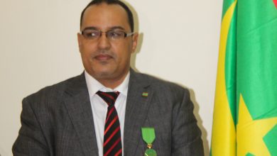 صورة توشيح الاطار البارز محمد محمود ولد المصطفى بوسام الامتنان الوطني بإسم