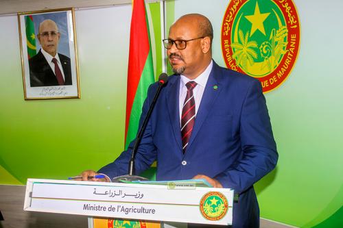 صورة وزير الزراعة / شركة صونادير لعبت ادوارا مهمة وستعود لمقرها