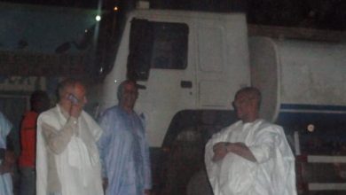 صورة كيفه / والي لعصابه في زيارة لموقع  انقلاب حافلة سونف  في حي النزاهه