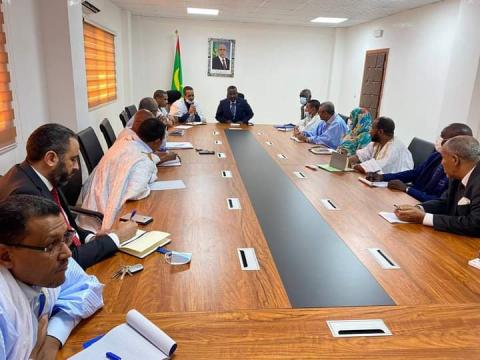 صورة وزير التنمية الحيوانية يعطي توجيهات صارمة لمعاونيه بتطبيق التعليمات السامية لفخامة الرئيس