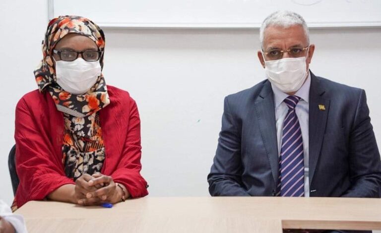 صورة وزير الصحه يؤدي زيارة  للصندوق الوطني للتأمين الصحي والمركزية لشراء الادوية