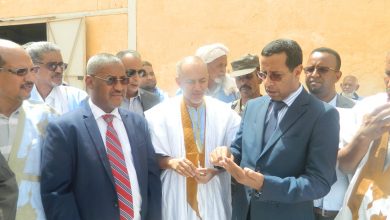 صورة والي لعصابة يتفقد  انطلاقة عملية توزيع الاعلاف على المنمين