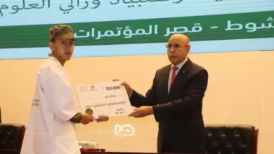 صورة الرئيس غزواني يشرف على توزيع جوائز الأولمبياد ورالي العلوم 2022