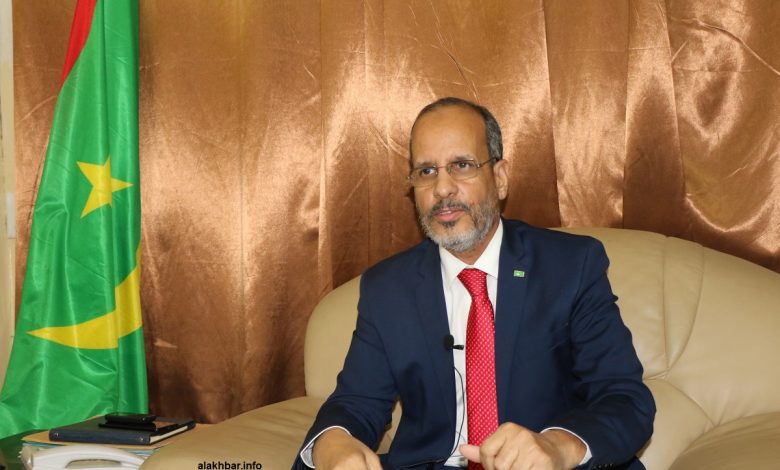 صورة وزير التهذيب يعزي في التلميذ المتوفى ويؤكد مباشرة التحقيق