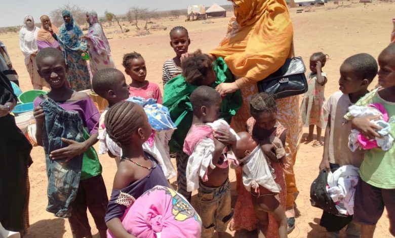 صورة كيفه / المنظمة الموريتانية للمتطوعين تطلق حملة للسقاية وتوزيع بعض الملابس على الاطفال الفقراء