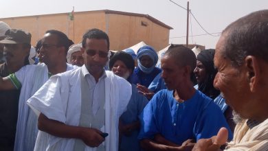 صورة كيفه / الحاكم يؤدي زيارة  للمنمين امام مكاتب مفوضية الامن الغذائي