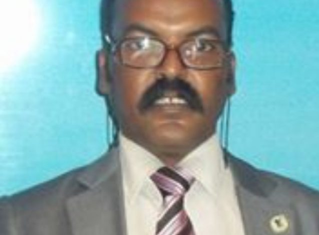 صورة وفد من الادارة الجهوية للتهذيب الوطني يقدمون واجب العزاء لذوي الفقيد الاستاذ فاضل ولد المامي