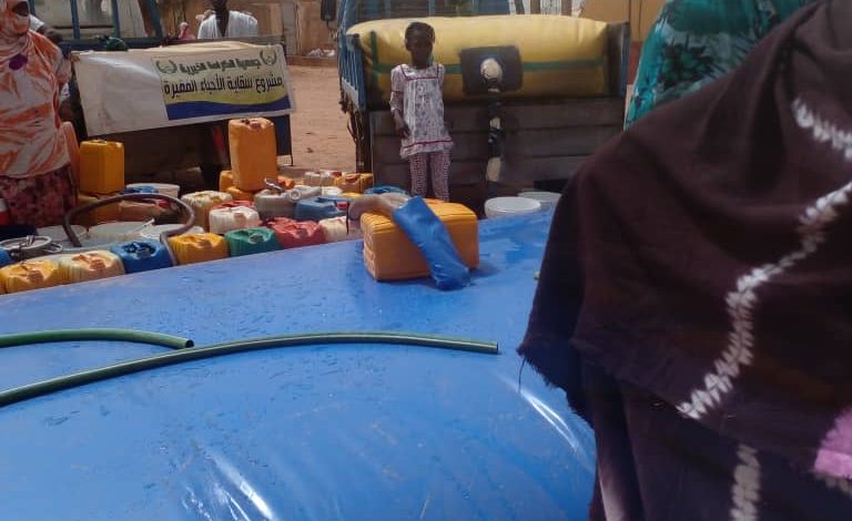 صورة كيفه / جمعية الكرامة الخيرية تضع خزانا لسقاية الفقراء في حي المطار