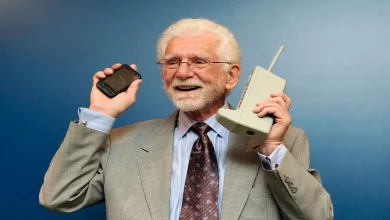 صورة مخترع أول جوال في العالم يقدم نصيحة لمستخدمي الهواتف