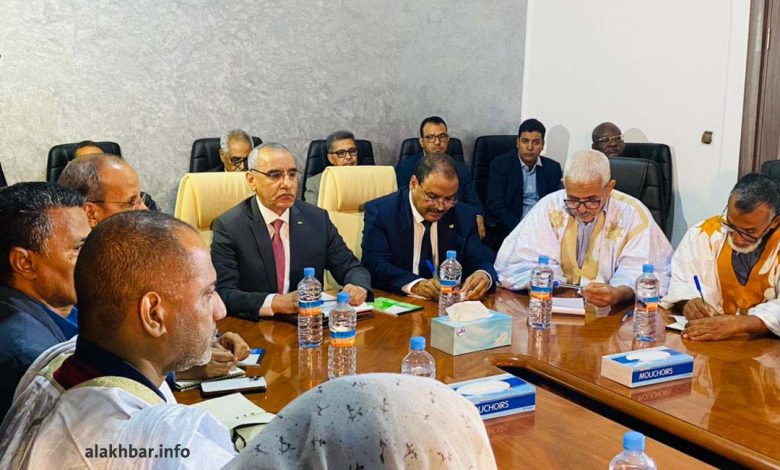 صورة 22 حزبا سياسيا يحضرون اجتماع وزير الداخلية