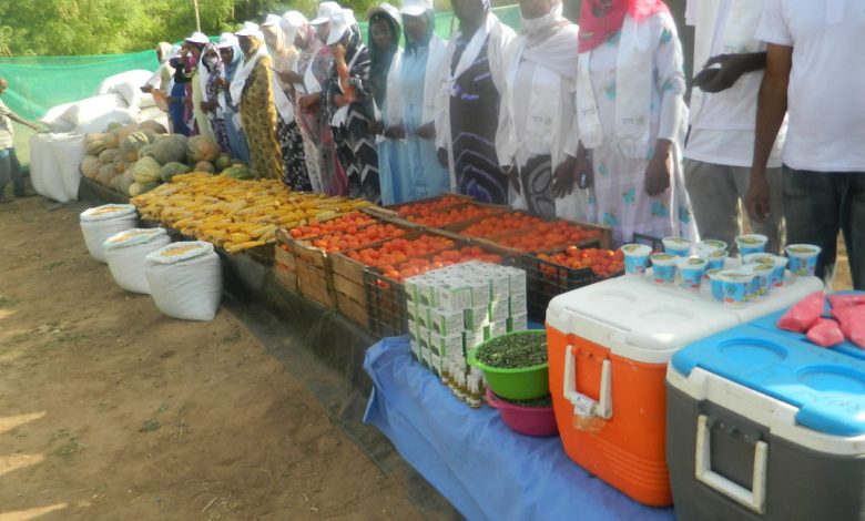 صورة كرو/ منسق prodfi يستقبل وزير الزراعة الذي  يزور شركة المارينگا ومصنع اعلاف الجنوب