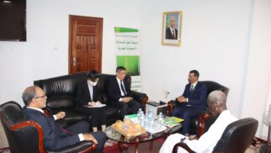 صورة السفير الصيني في زيارة للسلطة العليا للصحافة و السمعيات البصرية