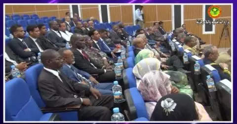 صورة لقاء بين الولاة وبعض أعضاء الحكومة لمتابعة “تعليمات” الرئيس