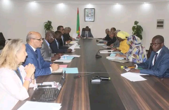 صورة لجنة وزارية توصي بالابتعاد عن الحيوانات الناقلة لعدوى حمى الوادي المتصدع