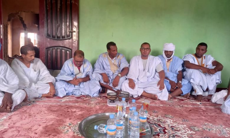 صورة رئيس جمعية احسي البكاي يعزي في وفاة عضو الجمعية مولاي ولد حامد