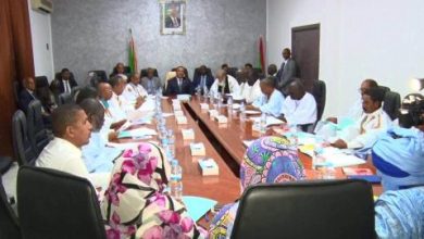 صورة الخلافات  تعرقل تقديم ممثلي الأحزاب في اللجنة المستقلة للانتخابات