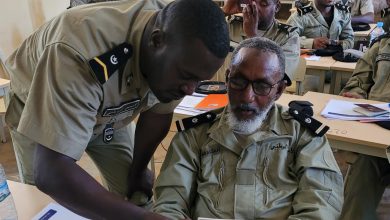 صورة 16شرطيا يستفيدون من دورة تدريبية لكشف الوثائق المزورة