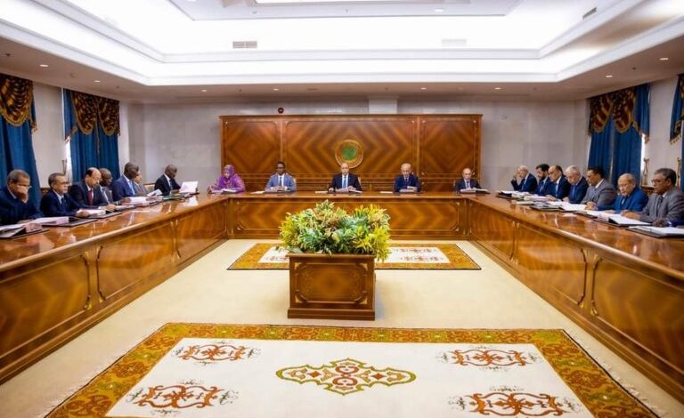 صورة قانون المالية الجديد: زيادة في الرواتب وخفض في الإعانات