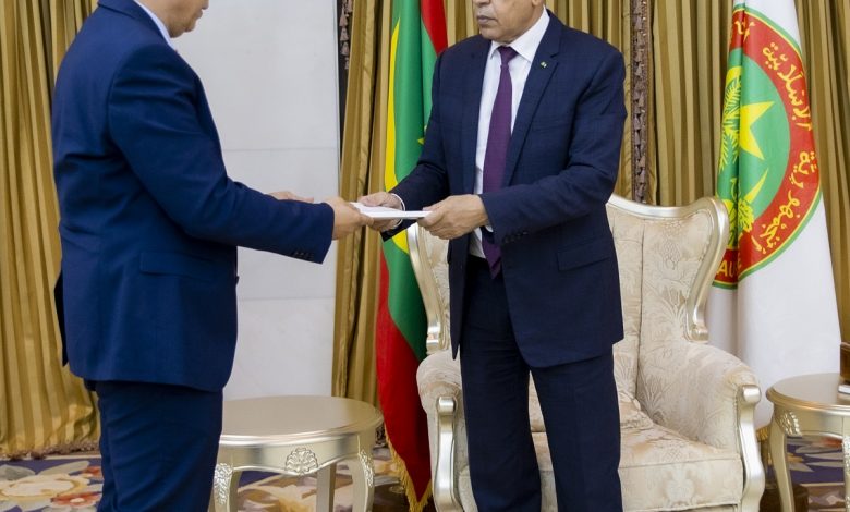 صورة الرئيس غزواني يتسلم تقرير اللجنة الوطنية لحقوق الإنسان