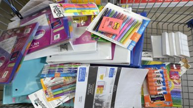 صورة كيفه / اقبال على  سوق الادوات المدرسية مع بداية العام الجديد