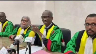 صورة اعضاء اللجنة الوطنية  المستقلة للانتخابات يؤدون اليمين الدستورية