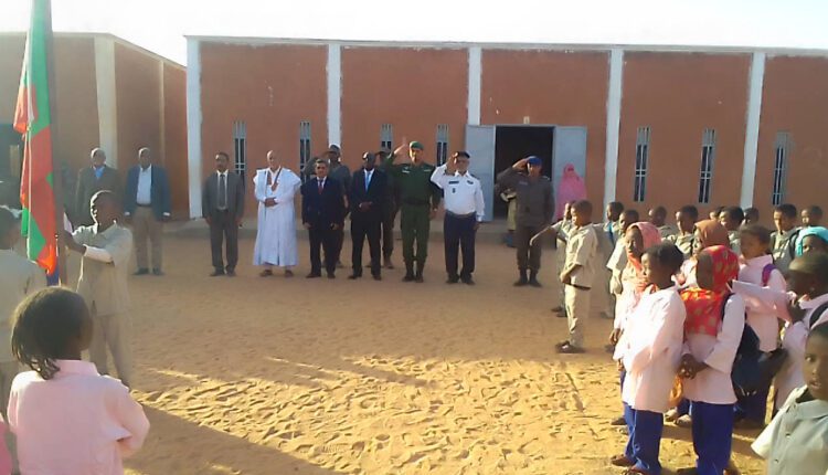 صورة والي لعصابه يواصل زياراته التفقدية للمؤسسات التعليمية