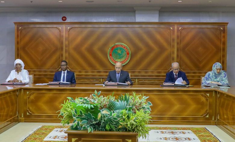 صورة مجلس الوزراء يجتمع بالقصر الرئاسي