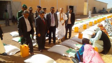 صورة كيفه / الوالي يشرف على توزيع  سلات غذائية على الاسر الهشة