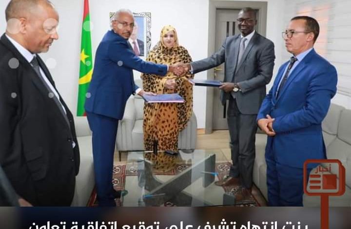 صورة وزيرة العمل الاجتماعي تتعاقد مع موريبوست