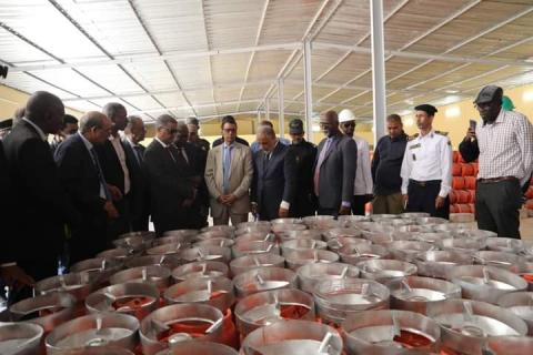 صورة تٱزر__ مشروع توزيع 20ألف قنينة غاز مع ملحقاتها على الاسر الفقيرة