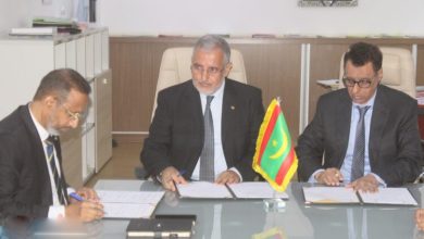 صورة اتفاقية لتزويد 9 قرى بشبكة الكهروباء من بينها افام لخذيرات وبلوار واقورط