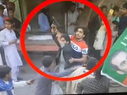 صورة في محاولة لاغتياله.. لحظة إطلاق النار على عمران خان