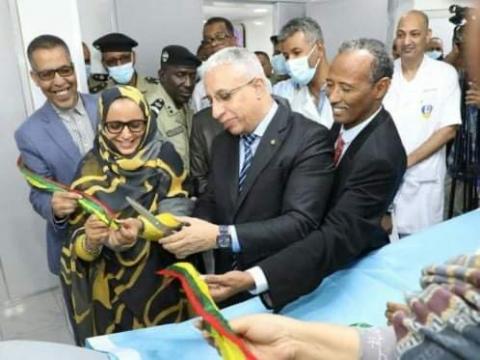 صورة وزير الصحة يدشن اسكاينير للفحوص بمركز الأنكولوجيا