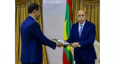 صورة رئيس الجمهورية يتسلم التقرير السنوي للسلطة العليا للصحافة والسمعيات البصرية