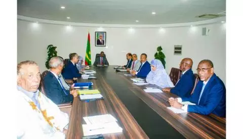 صورة الوزير الاول الحكومة ملتزمة بتثبيت الاسعار