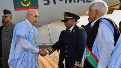 صورة احمد ولد داداه يرافق رئيس الجمهورية الى مدينة تيشيت