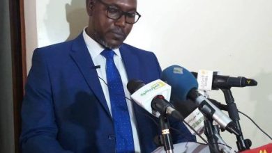 صورة زعيم المعارضة: يستنكر مصادرة البطاقات ويصفها  بالظاهرة الخطيرة