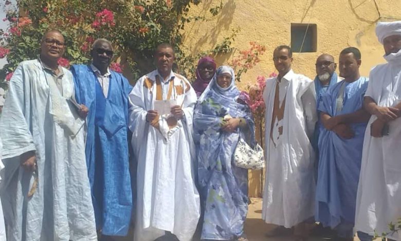 صورة لائحة نواب حزب الانصاف بكيفه تتسلم وصل ترشحها من CENI