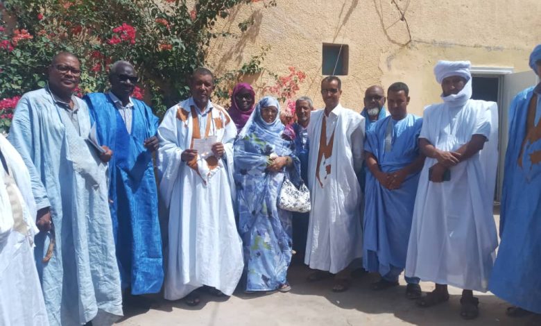 صورة كيفه /  المصطف ولد دده ولد حمادي يدلي بتصريح للصحافة المحلية  بٌعَيْد استلامه وصل الترشح