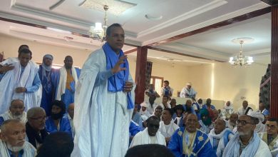 صورة اجتماع حاشد بمنزل زعيم حلف الوفاء للتحضير للانطلاق الحملة الانتخابية