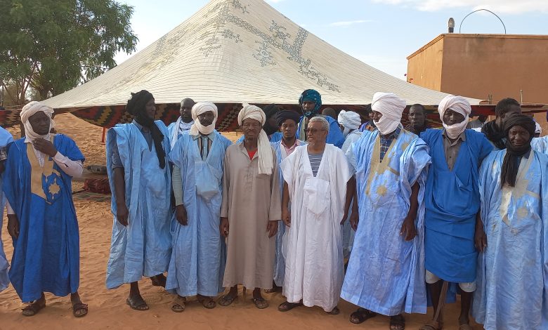 صورة ديسق / زعيم حلف الاصالة والمستقبل يترأس اجتماعا لمؤيديه