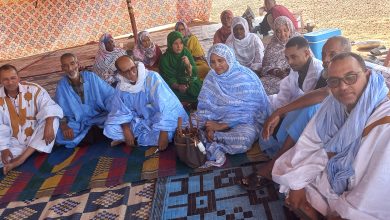 صورة احسي البكاي / مديرة ديوان الوزير الاول تعقد اجتماعا  بالوجهاء والفاعلين المحليين