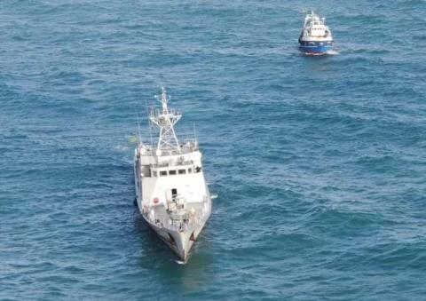 صورة الجيش الموريتاني /  يعطي تفاصيل توقيف السفينة المحملة بالكوكايين