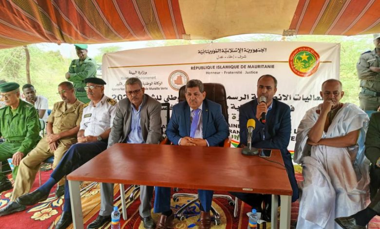 صورة احسي البكاي / والي لعصابه يشرف على فعاليات الأسبوع الوطني للشجرة في فضاء السور الاخضر  الكبير