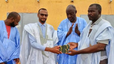 صورة كيفه / رجل الاعمال زين العابدين الشيخ أحمد يقدم خمسة ملايين دعما لفريق أنتو