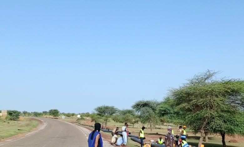 صورة بوكادوم / بدأ الاشغال في تركيب الأنابيب لتزويد مدينة كيفه بمياه امبيقير